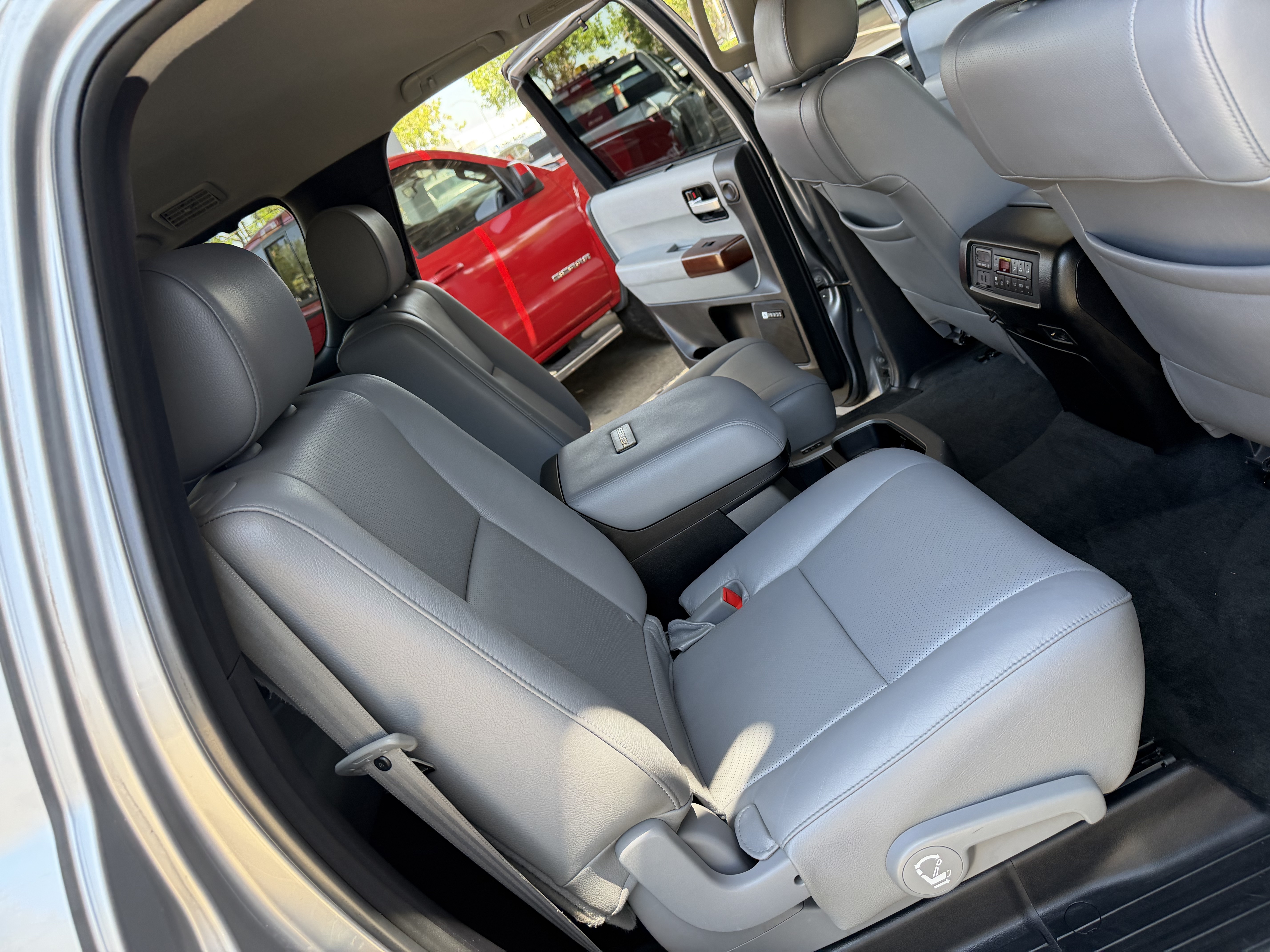 Used 2013 Toyota Sequoia Platinum AWD/4WD image 27