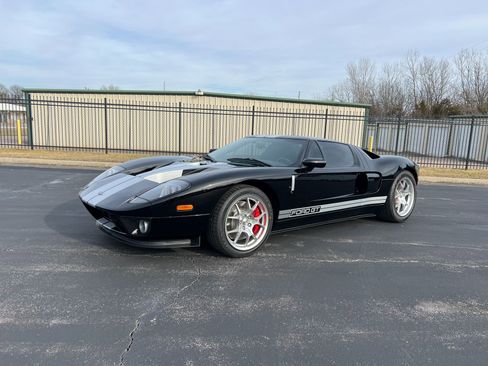 Used 2005 Ford GT image 2