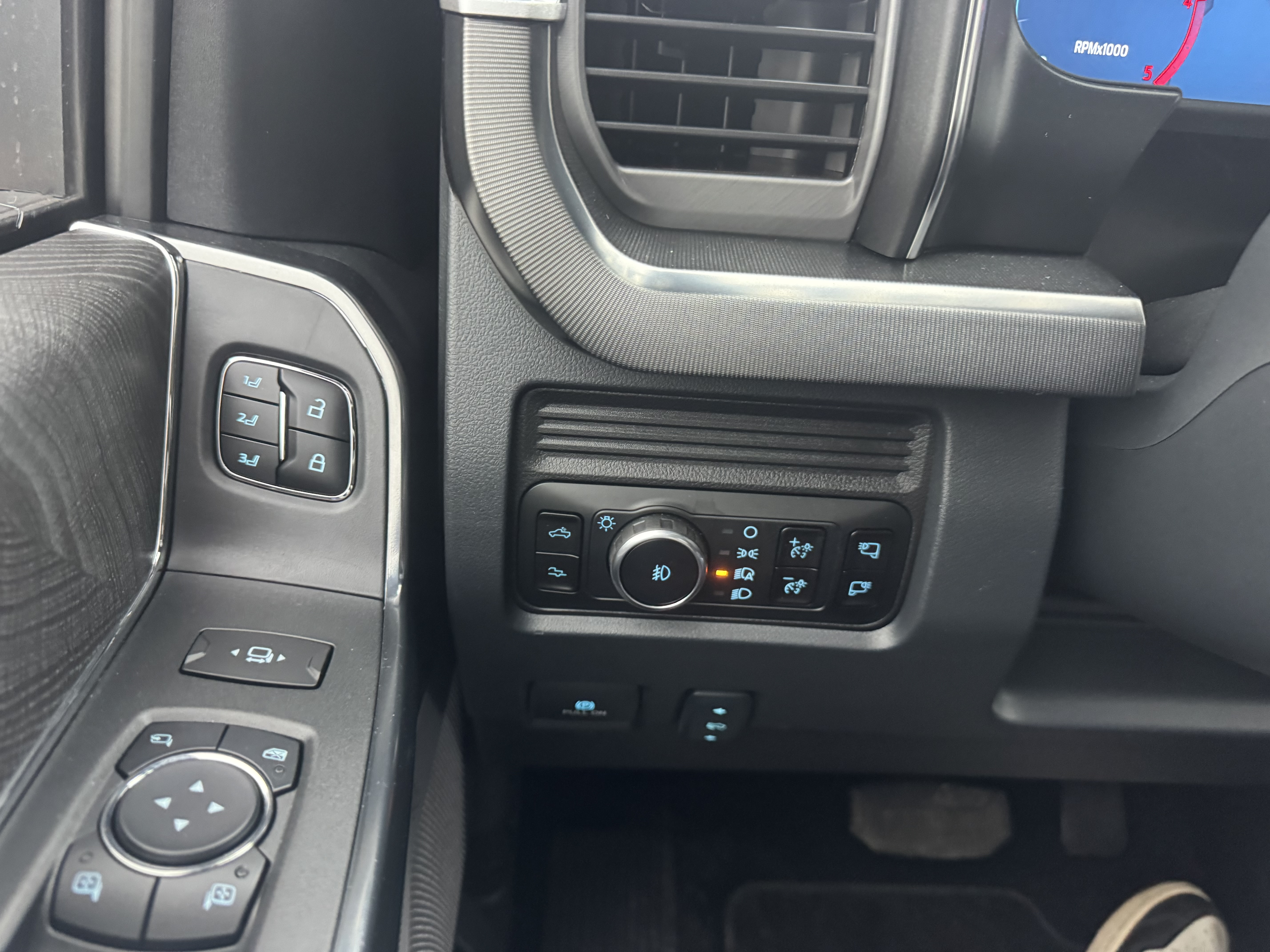 Used 2025 Ford F350 Platinum AWD/4WD image 29