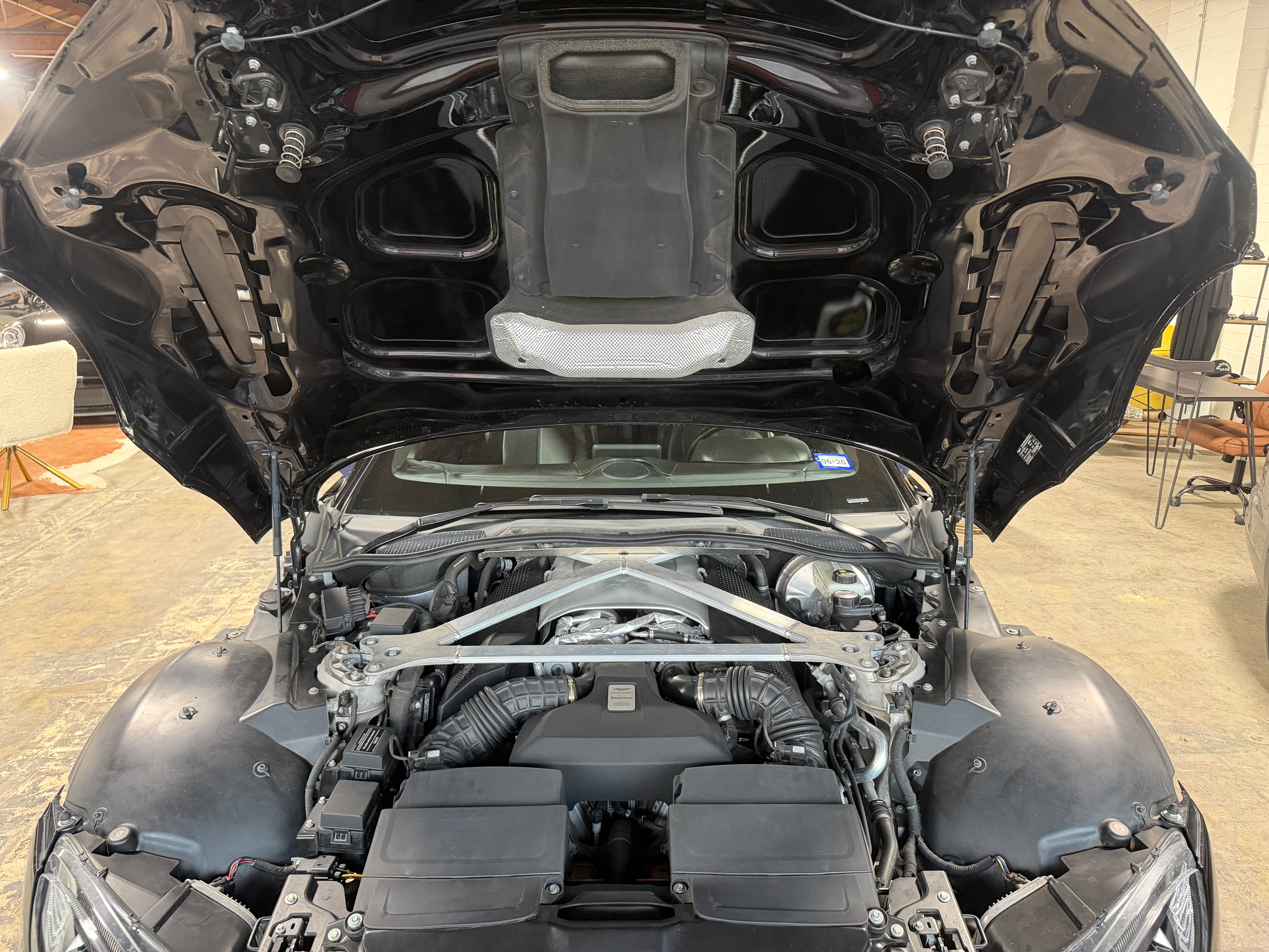Used 2020 Aston Martin V8 Vantage Coupe RWD image 30