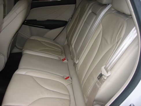 Used 2017 Lincoln MKC Select image 7