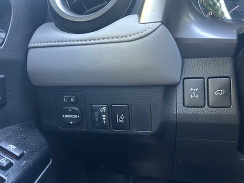 Used 2016 Toyota RAV4 Limited image 13