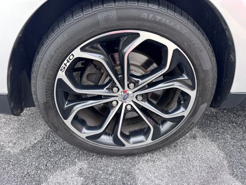 Used 2013 Ford Taurus SHO image 12