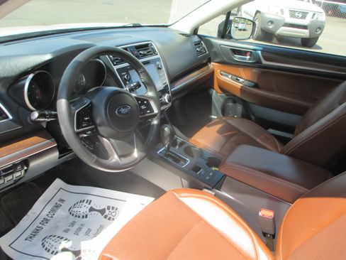 Used 2018 Subaru Outback 2.5i Touring AWD/4WD image 12