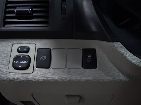 Used 2012 Toyota Venza LE AWD image 29