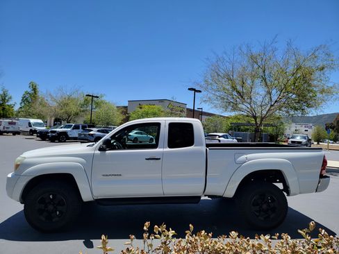 Used 2005 Toyota Tacoma 2WD Access Cab PreRunner image 8