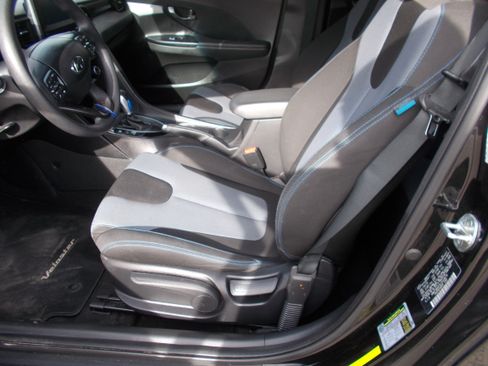 Used 2020 Hyundai Veloster image 7