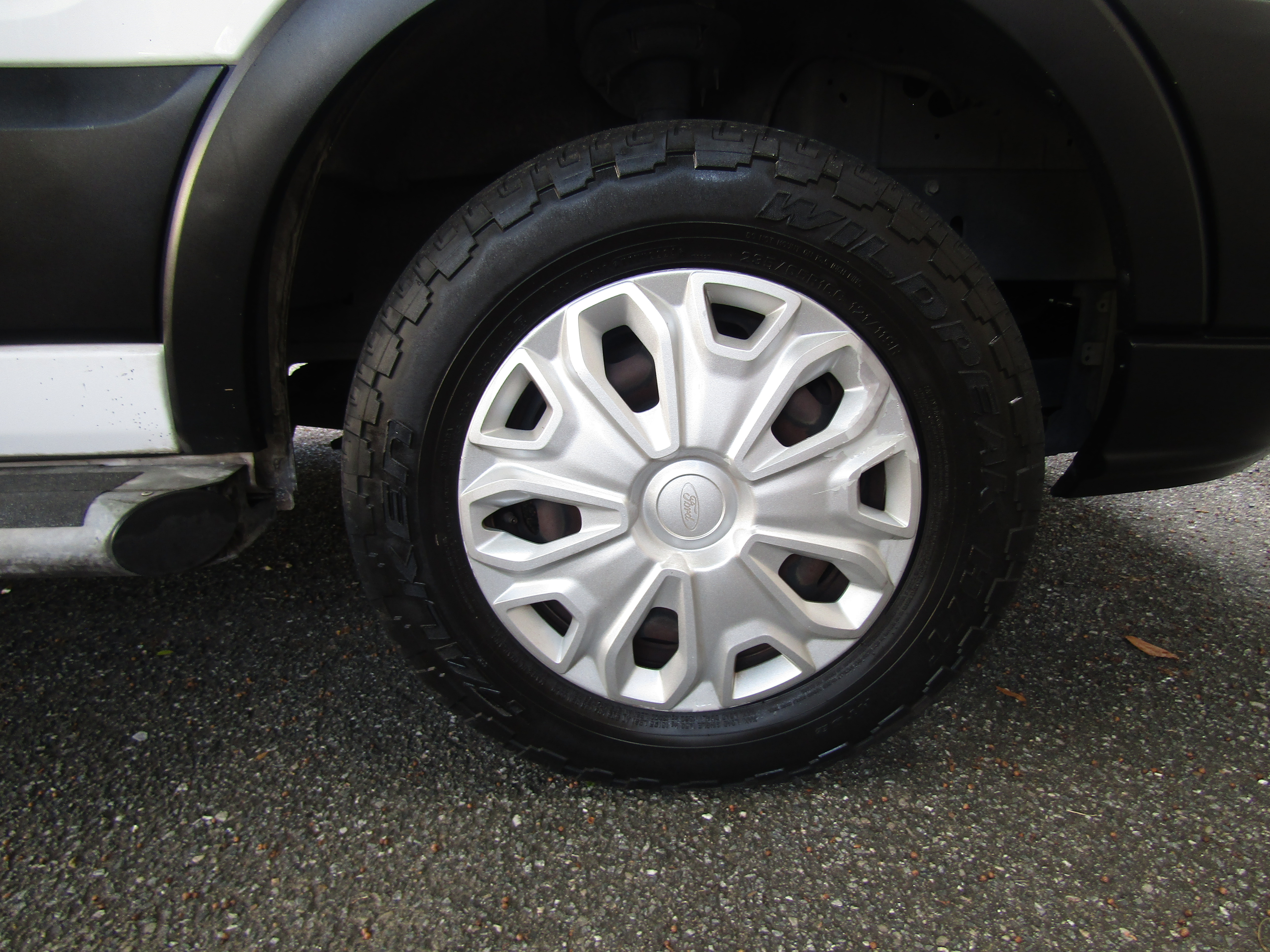 Used 2019 Ford Transit 250 130 Low Roof RWD image 18
