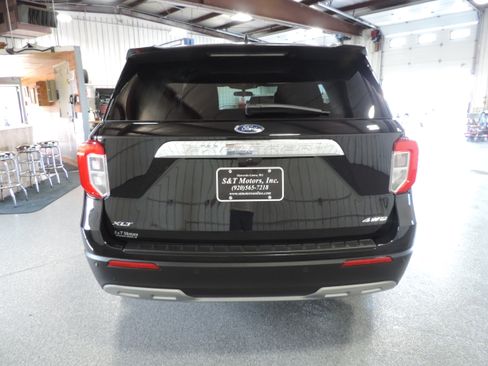 Used 2023 Ford Explorer 4WD XLT image 15