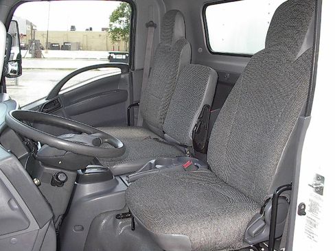 Used 2019 Isuzu NPR RWD image 14