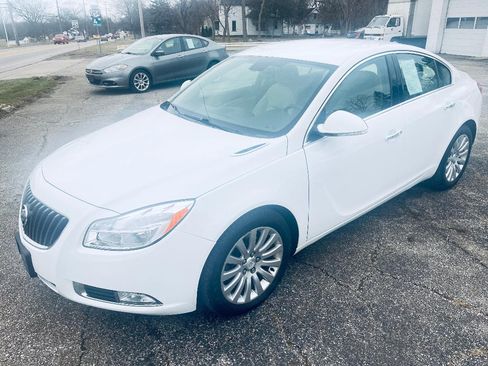 Used 2016 Buick Regal Custom image 2