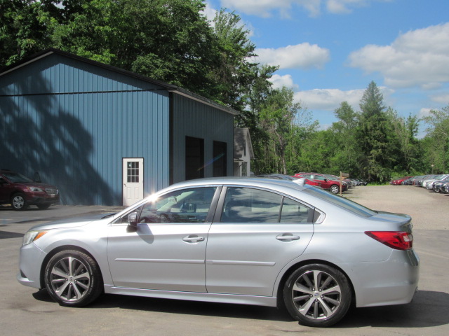 Used 2016 Subaru Legacy 2.5i Limited AWD/4WD image 4