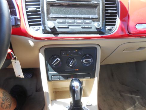 Used 2012 Volkswagen Beetle 2.5 image 12