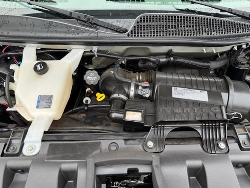 Used 2017 Chevrolet Express 2500 image 22