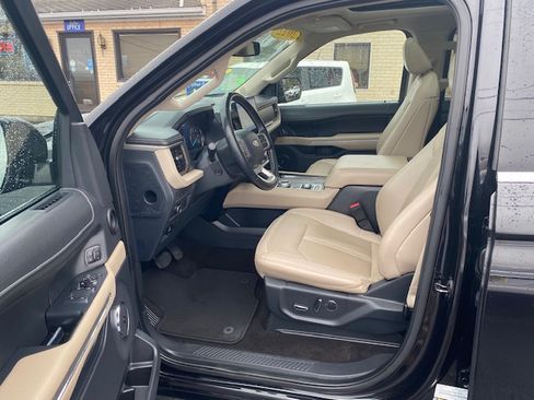 Used 2022 Ford Expedition Limited image 16