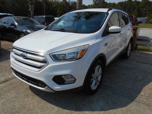 Used 2018 Ford Escape SE image 2