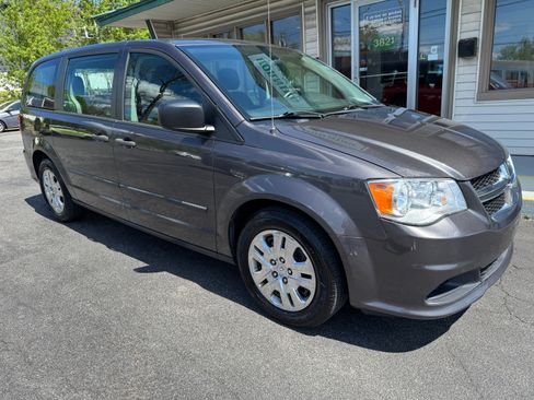 Used 2015 Dodge Grand Caravan SE FWD image 2