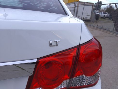 Used 2015 Chevrolet Cruze LT image 30