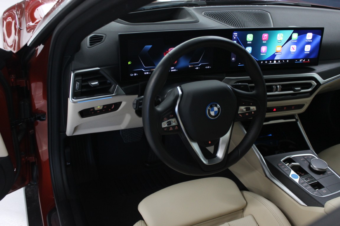 Used 2024 BMW i4 eDrive35 RWD image 17