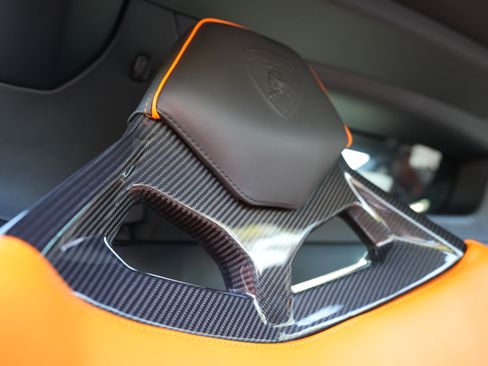 Used 2020 Lamborghini Huracan EVO image 16