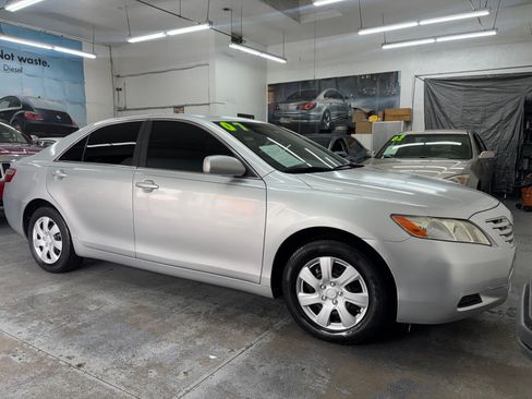 Used 2007 Toyota Camry LE FWD image 11