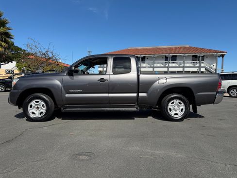 Used 2012 Toyota Tacoma image 2