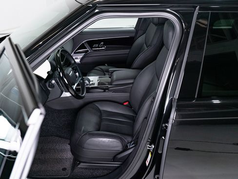 Used 2025 Land Rover Range Rover SE image 56