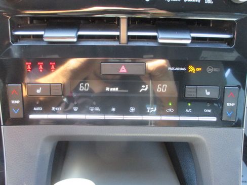 Used 2020 Toyota Avalon XLE image 5