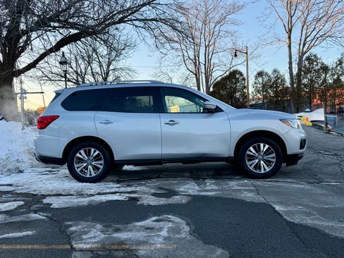 Used 2019 Nissan Pathfinder SL image 6