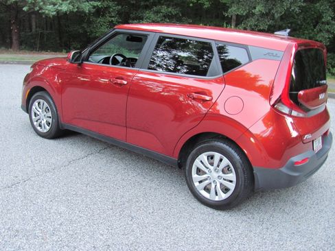 Used 2022 Kia Soul LX FWD image 7