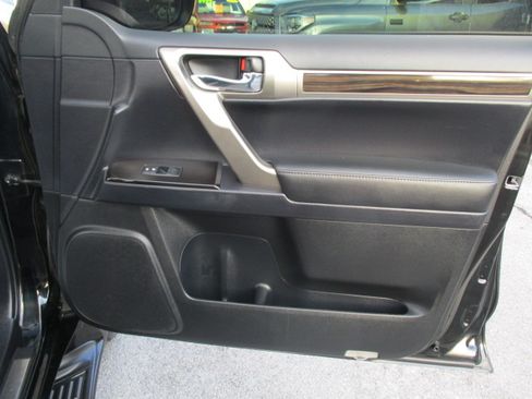 Used 2016 Lexus GX 460 Luxury image 41