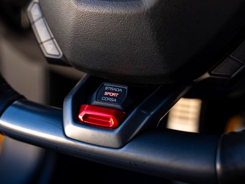 Used 2015 Lamborghini Huracan LP 610-4 image 27