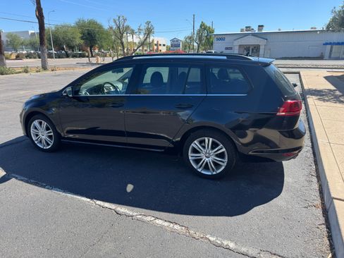 Used 2015 Volkswagen Golf TDI SE image 3