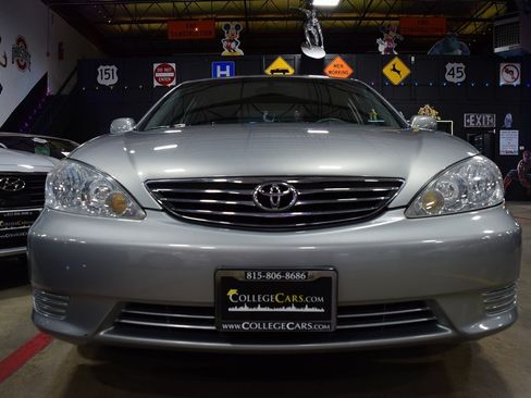 Used 2005 Toyota Camry LE image 10