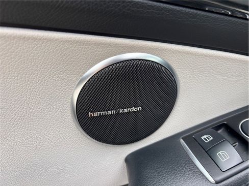 Used 2016 Mercedes-Benz SLK 350 image 23