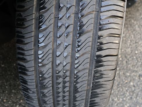 Used 2016 Chrysler Town & Country Touring image 38