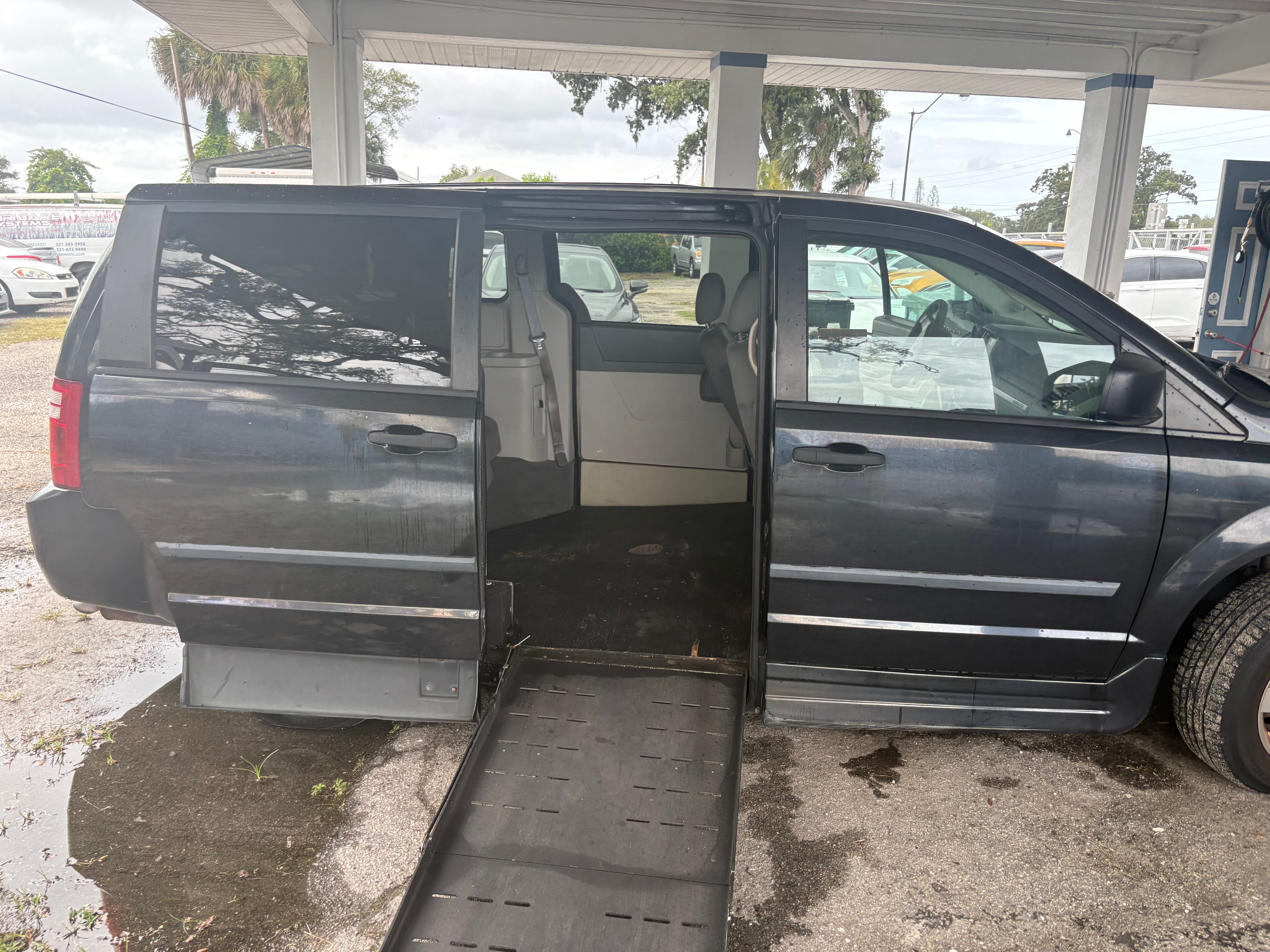 Used 2008 Dodge Grand Caravan SE FWD image 1