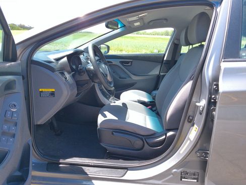 Used 2013 Hyundai Elantra Sedan FWD image 5