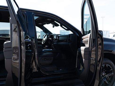 Used 2024 Chevrolet Silverado 1500 High Country image 36