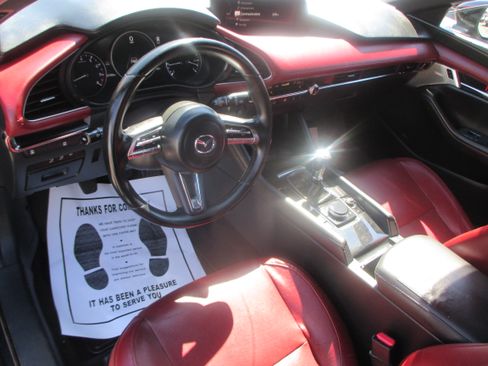 Used 2021 MAZDA MAZDA3 w/ Premium Package image 10