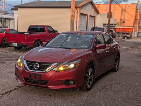 Used 2016 Nissan Altima image 2