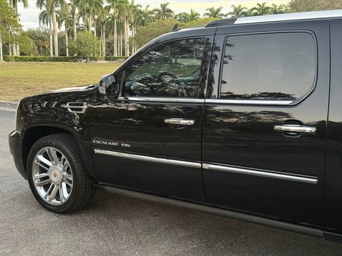 Used 2014 Cadillac Escalade ESV Platinum image 40