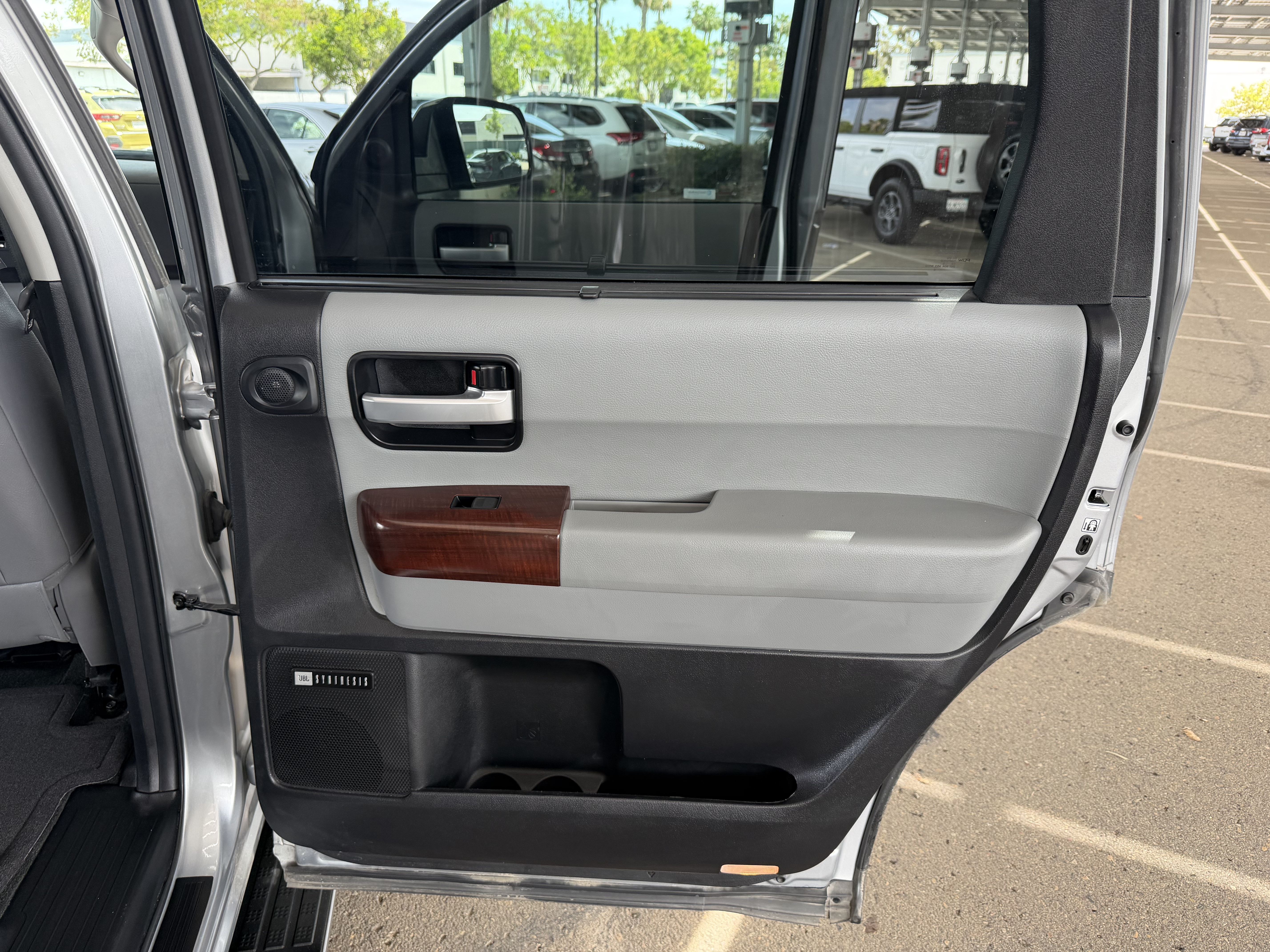 Used 2016 Toyota Sequoia Platinum AWD/4WD image 28