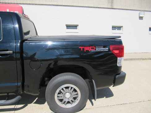 Used 2010 Toyota Tundra 4x4 CrewMax image 32