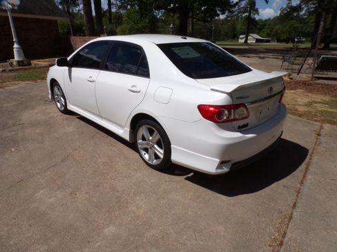 Used 2013 Toyota Corolla S Plus image 8