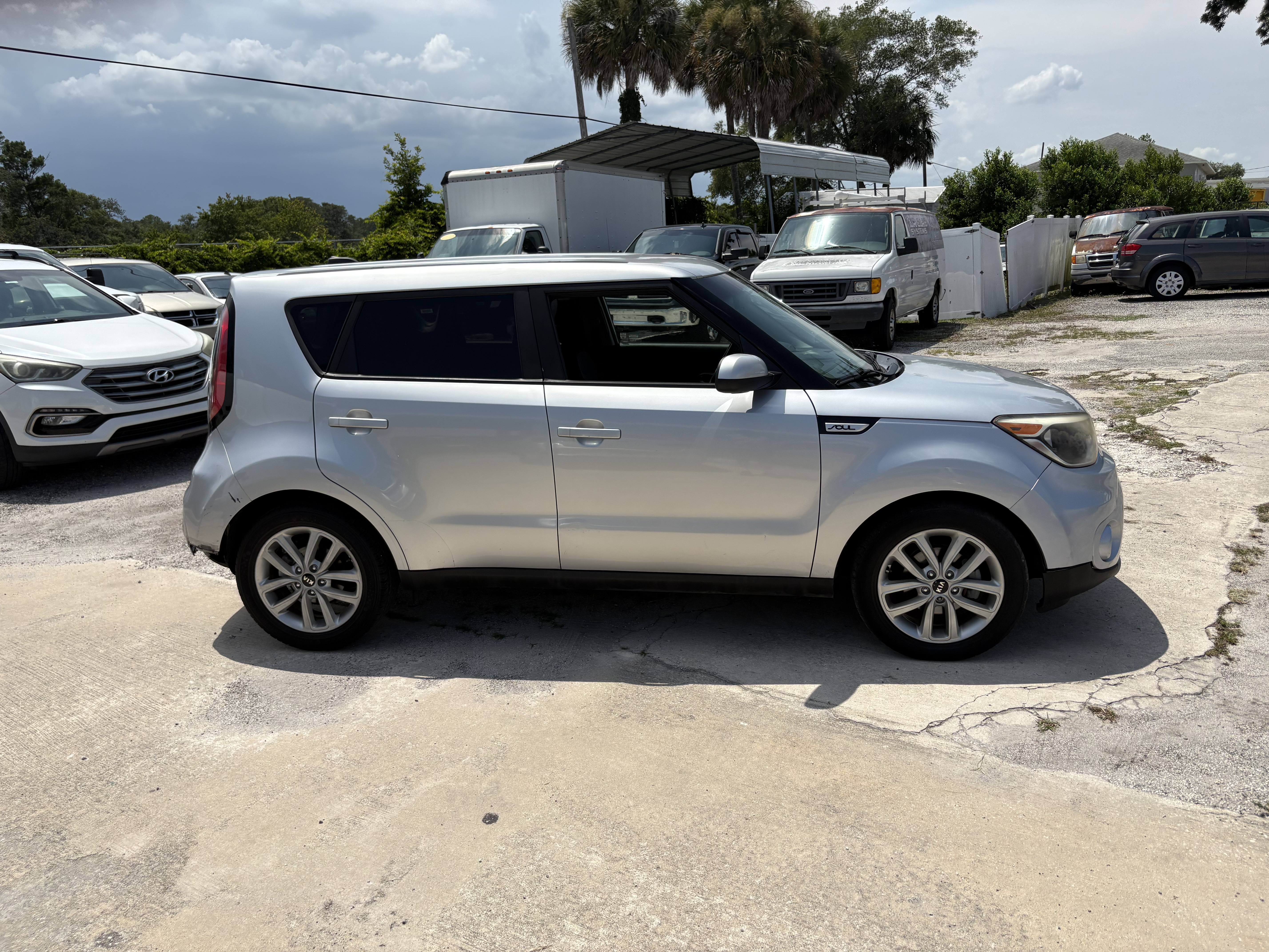 Used 2019 Kia Soul + FWD image 5