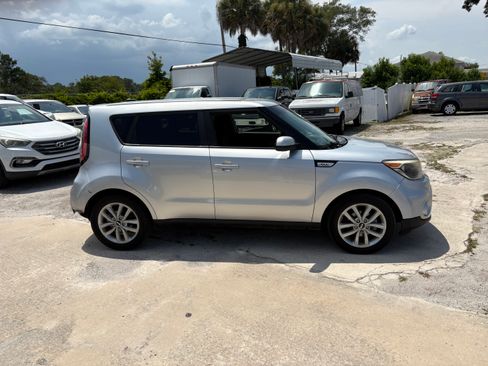 Used 2019 Kia Soul + FWD image 5