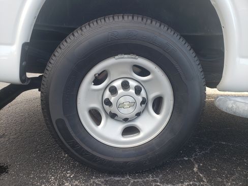 Used 2020 Chevrolet Express 2500 image 10