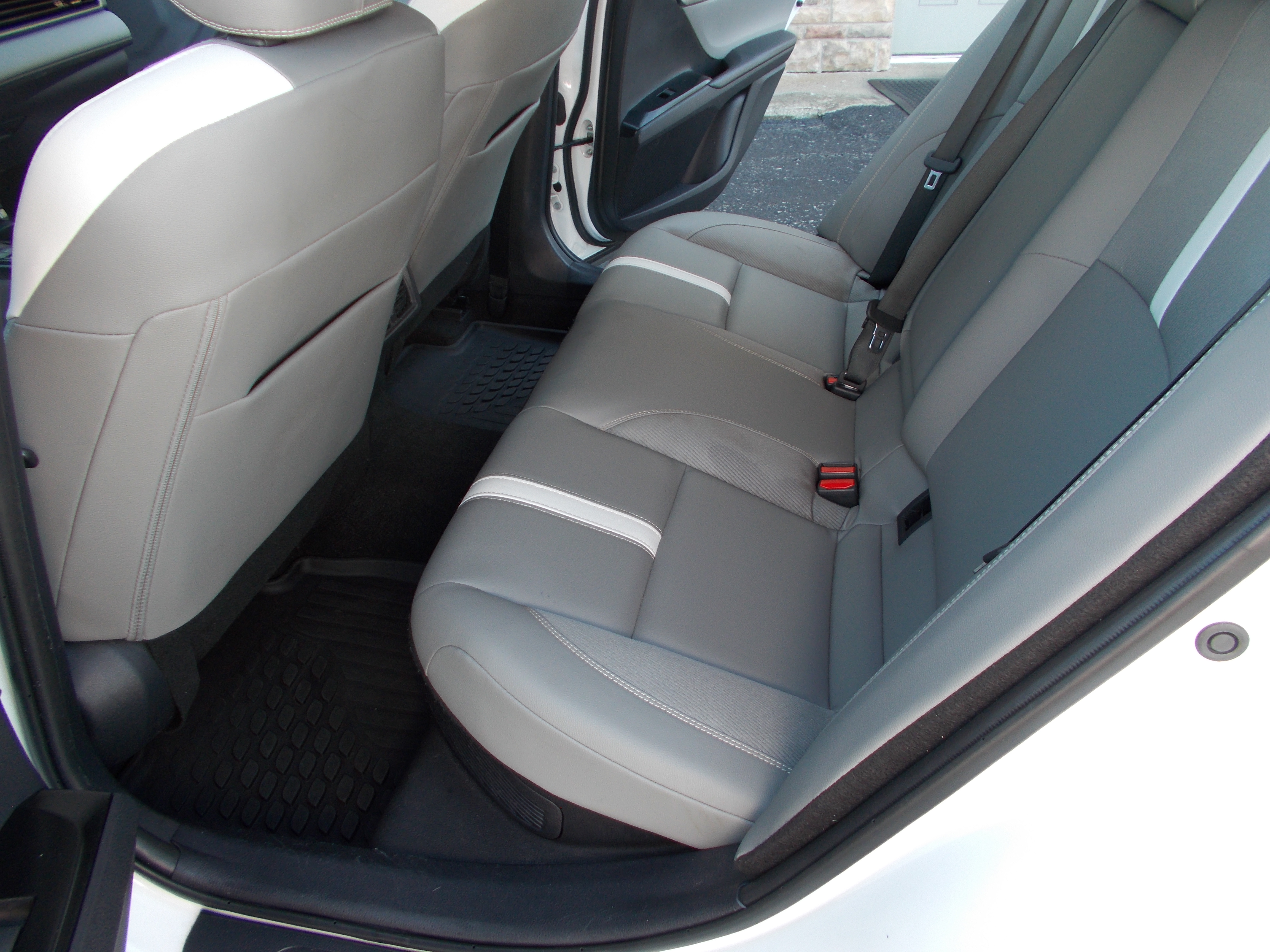 Used 2025 Toyota Camry SE Hybrid FWD image 16