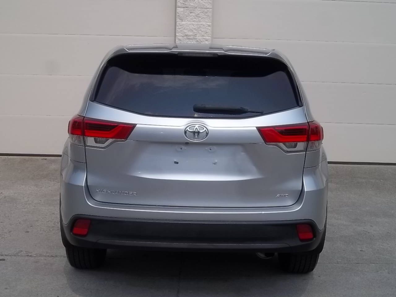 Used 2019 Toyota Highlander AWD V6 image 5